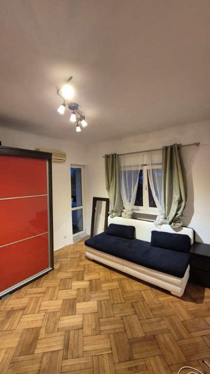 Garsoniera Piata Sfintii Voievozi