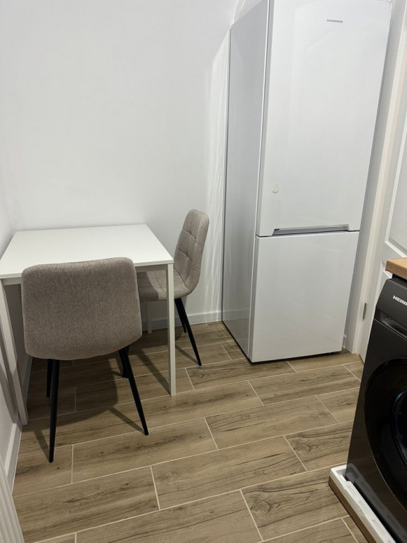 Piata sudului strada voila etaj 4