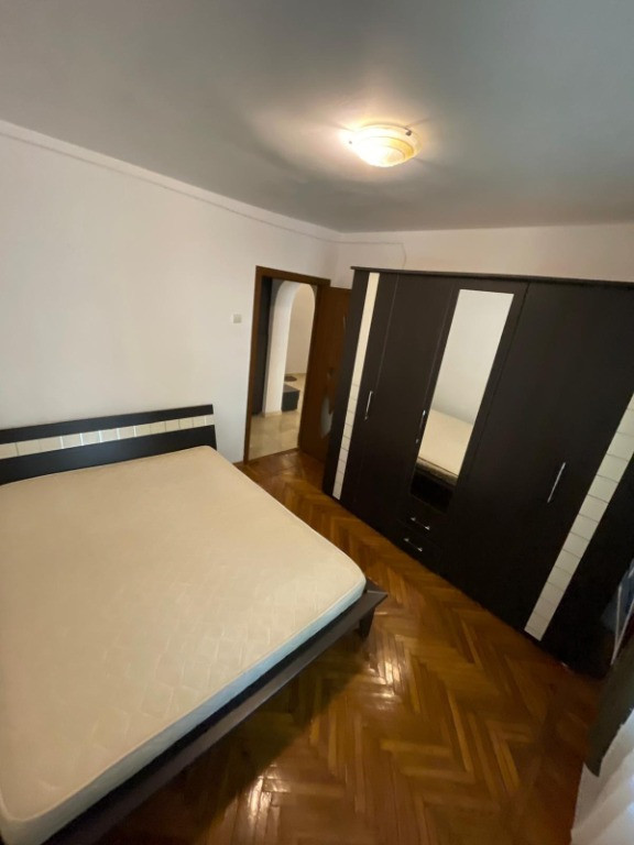 Ap. 3 cam Podu Roș - la bulevard– ideal locuință sau birou/spațiu