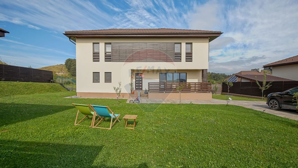 Casă individuală de vânzare în Hărman – modernă, ...