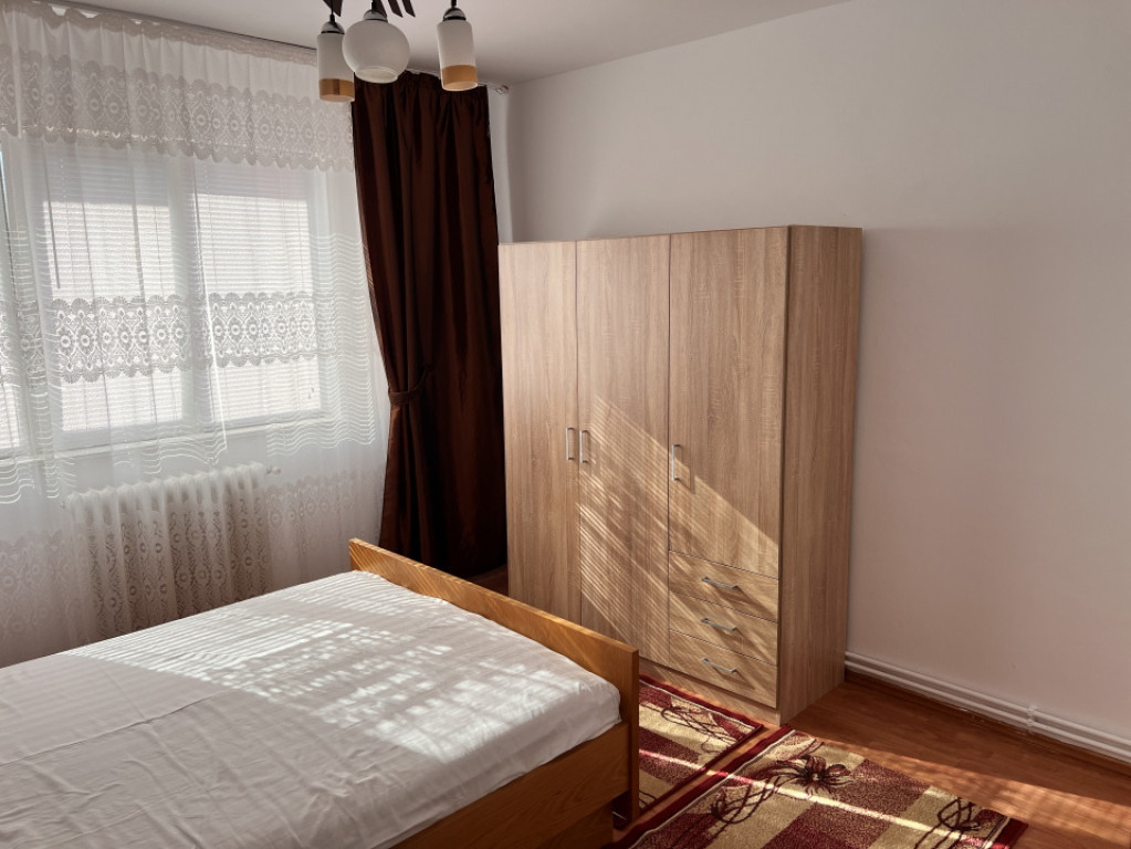 Ap 3 camere et 4 lift V. Aaron str Negoveanu