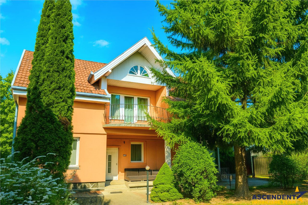 LUX Vila, pozitionare Premium, conditii apreciabile:Tur Virt