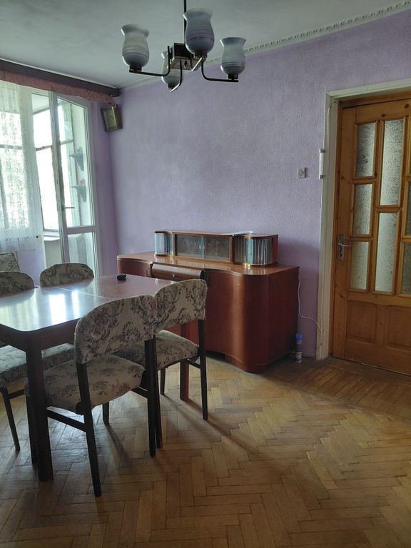 Aprtament 2 cam, Tig 1,et 3 si un garaj mare langa bloc