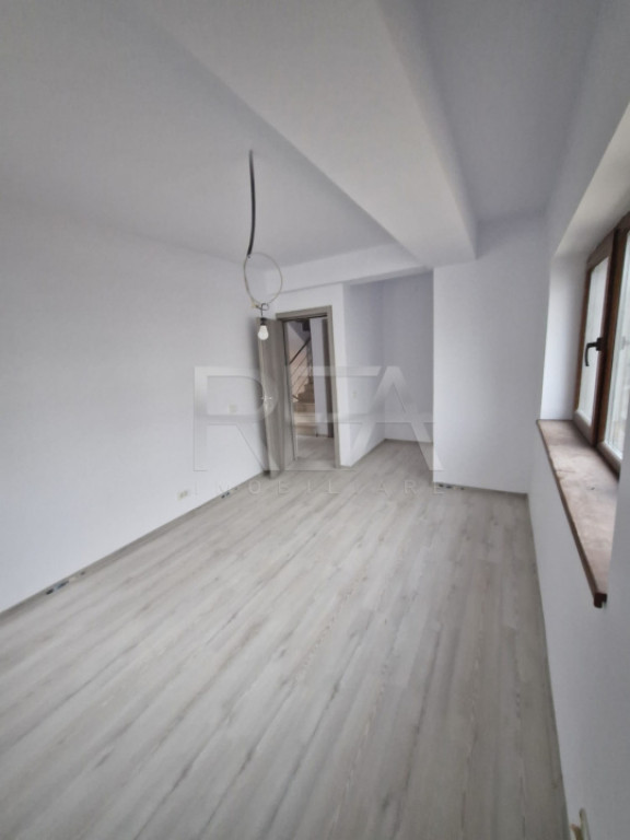 Duplex cu 4 camere la 1,7 kilometri de stația de metrou Nic