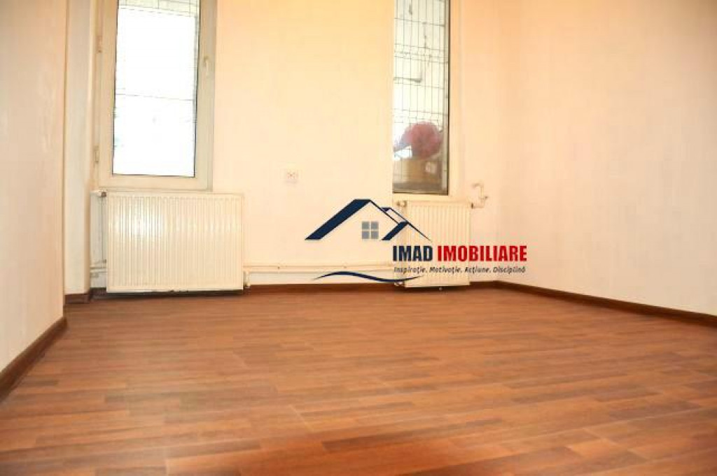 Ocazie! Apartament 2 camere, central Voinesti - la 25 km de