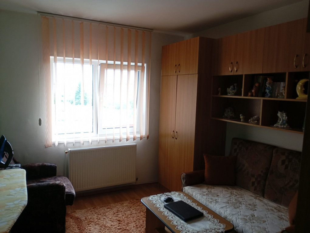 Apartament 3 camere, decomandat, Câmpia Turzii