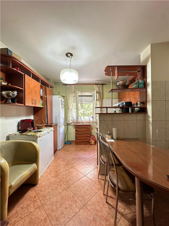 STEAUA - 2 Camere - DECOMANDAT - Parter inalt - 2003