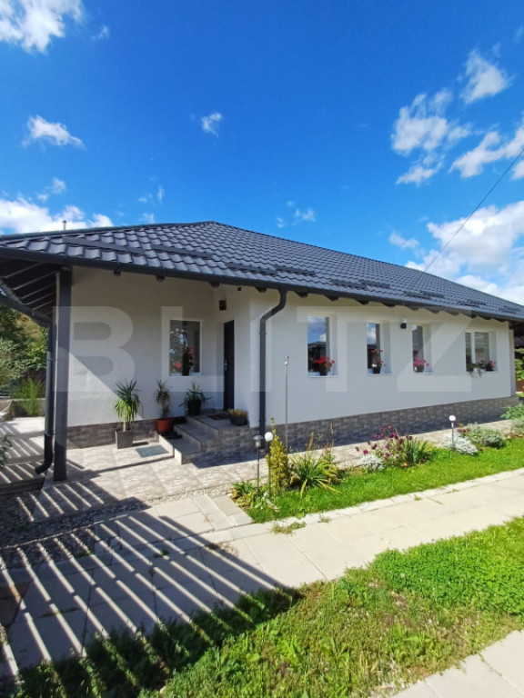 Casa individuala renovata, 3 camere, teren 1252 mp in Moldov