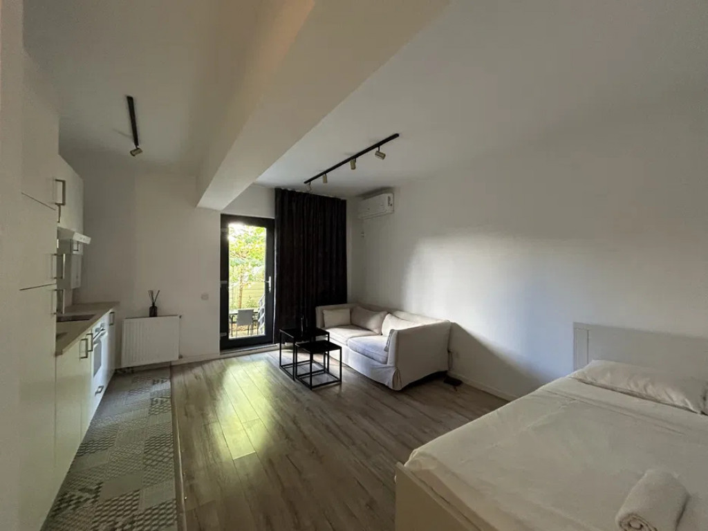 Studio cu curte proprie / metrou Stefan cel Mare/ Centrala p