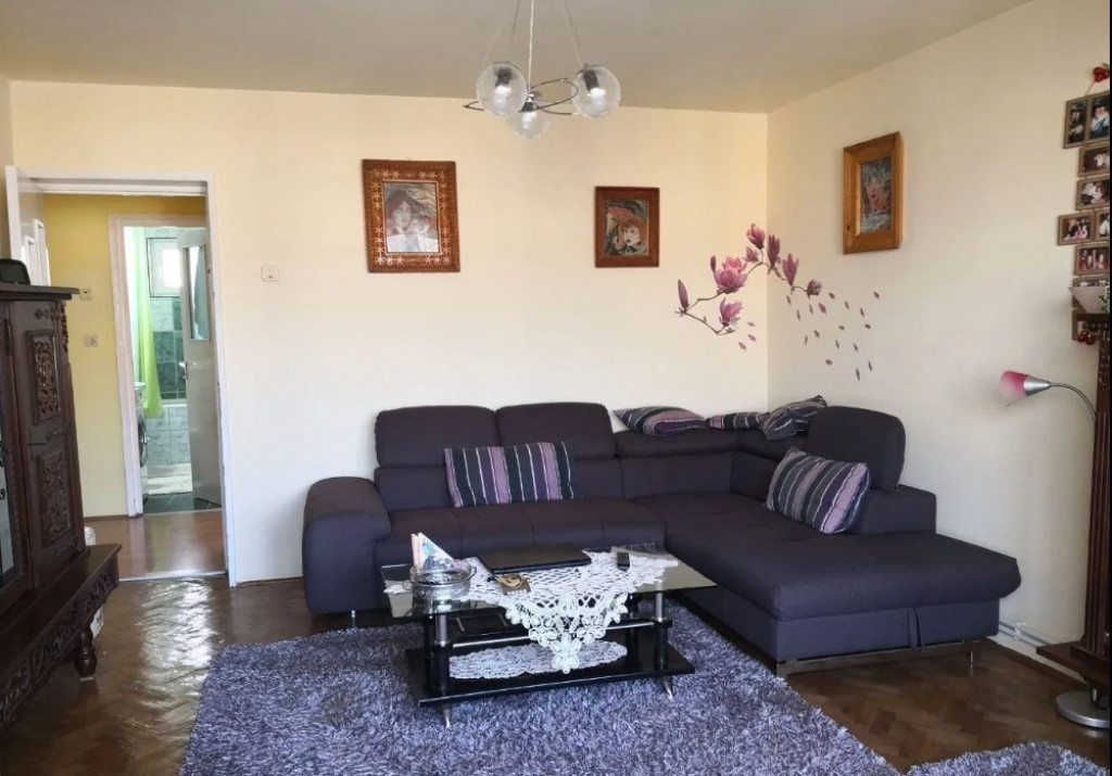 Apartament 3 camere,decomandat, zona Mihai Eminescu