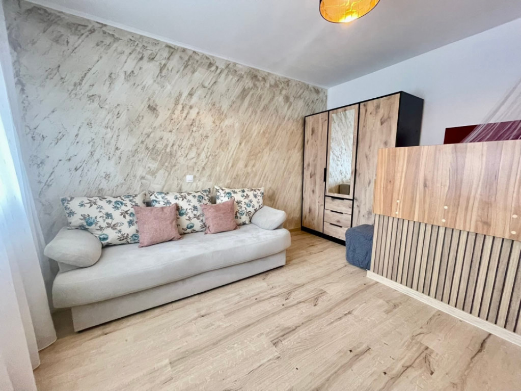 Casa tip duplex, curte + 2 locuri de parcare, zona Triaj