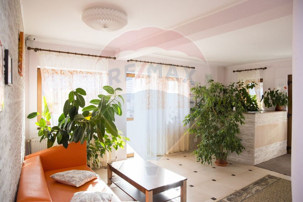 Hotel / Pensiune 3 stele cu 18 camere de vânzare -Busteni