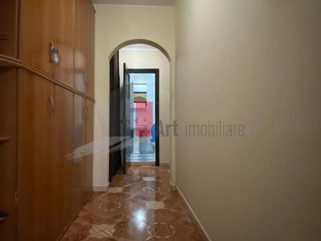Vânzare apartament 4 camere decomandat cu centrală - Br...
