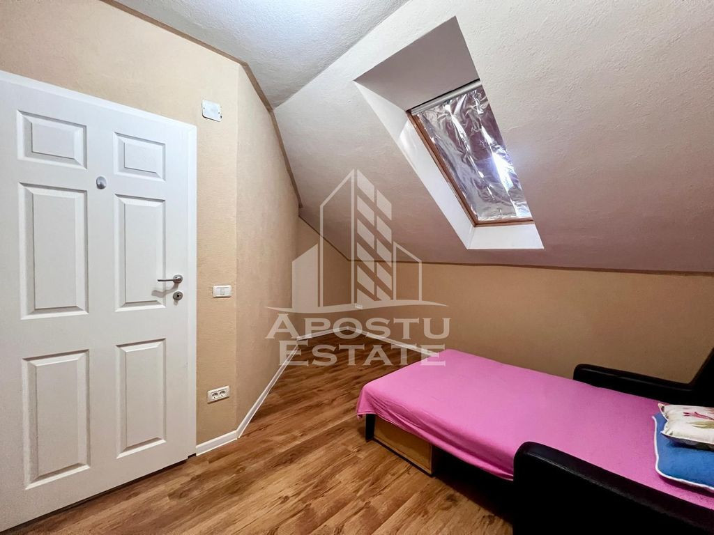 Apartament 2 camere la mansarda unei case, loc de parcare...