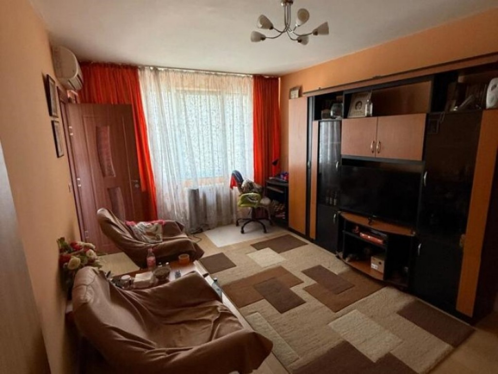 METROU TITAN, 2 cam, decomandat, et. 5/8, mob/util,bloc reabilitat