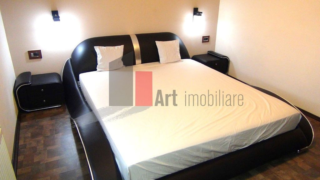 Apart. 3 camere, 2 băi, decom, centrală, Drumul Sării,...