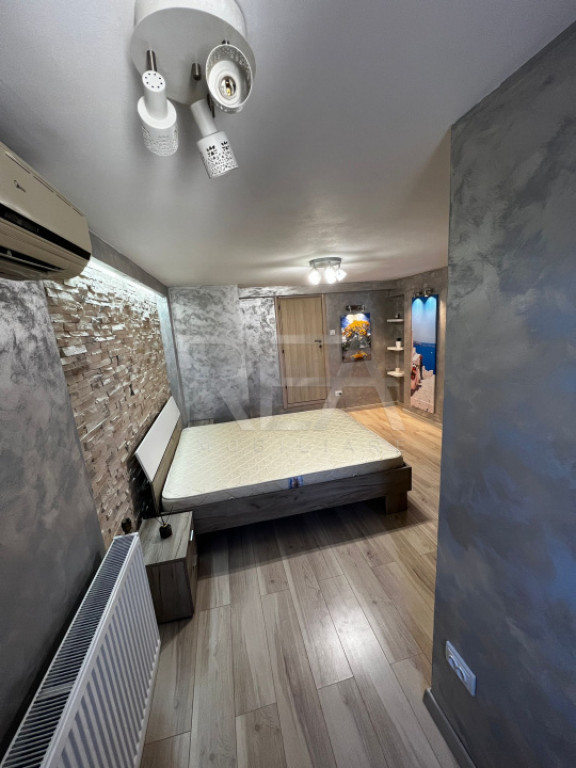 Garsonieră cochetă la mansardă - zona centrala Victoriei