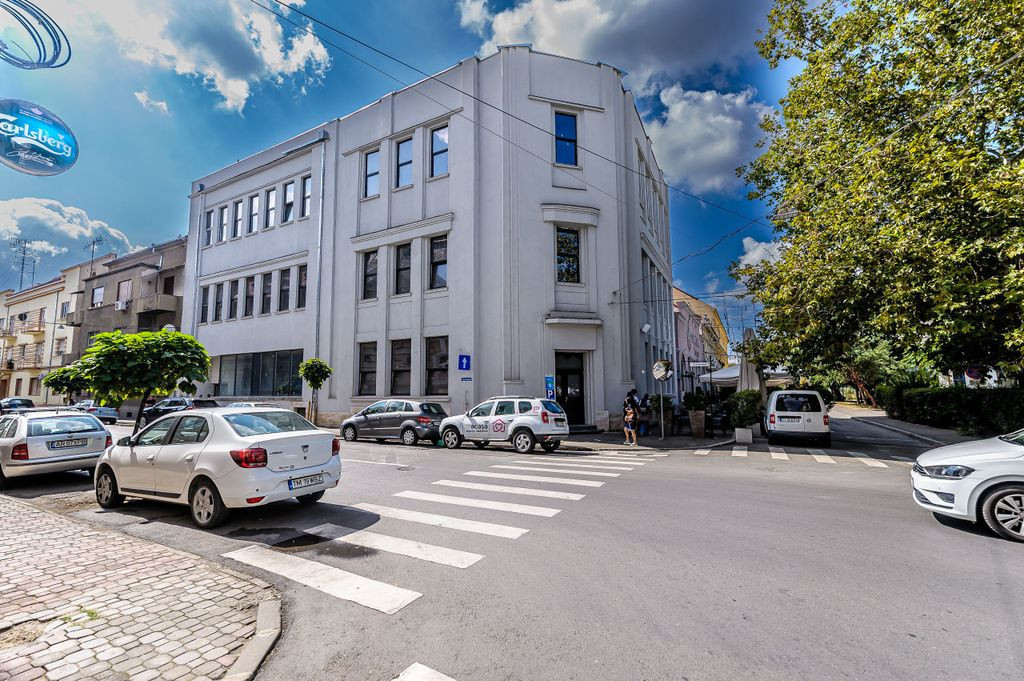 Clădire ultracentrală de vânzare Bulevardul Decebal Co...