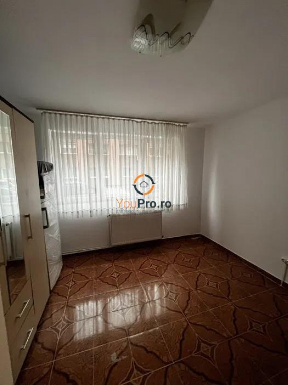 Garsoniera la parter zona UMT