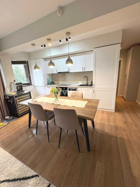 Apartament cu 3 camere *mobilat și utilat* - 300m de Hotel