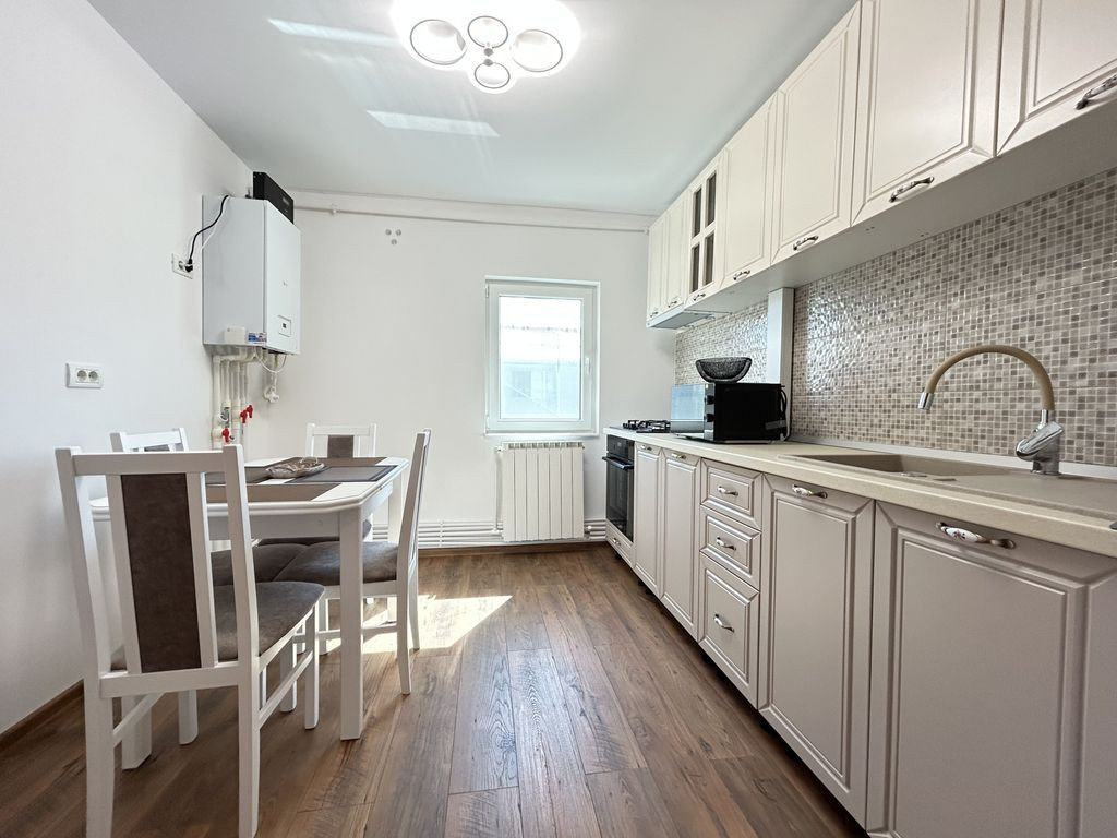 Apartament 3 camere amenajat modern centrala termica Gale...