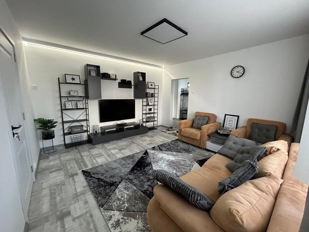 Titan 2 camere Lux | 6 m metrou | Prima inchiriere