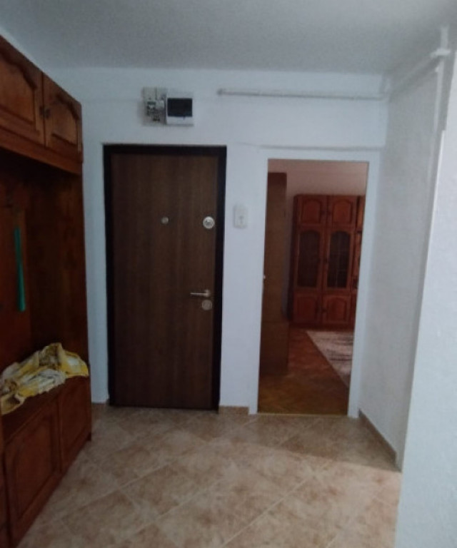 APARTAMENT 2 CAMERE, DECOMANDAT, MOBILAT SI UTILAT, ETAJ 1,