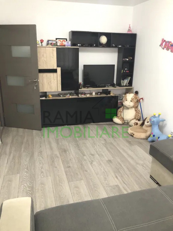 Apartament 3 camere renovat complet, mobilat și utilat –