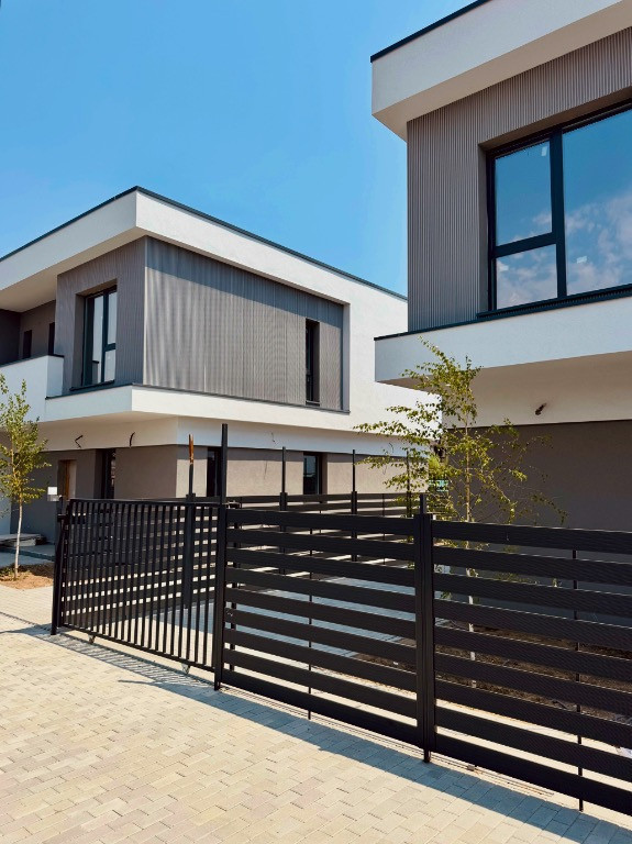 Vila premium P+1 parcare si curte in Astronomului Residence