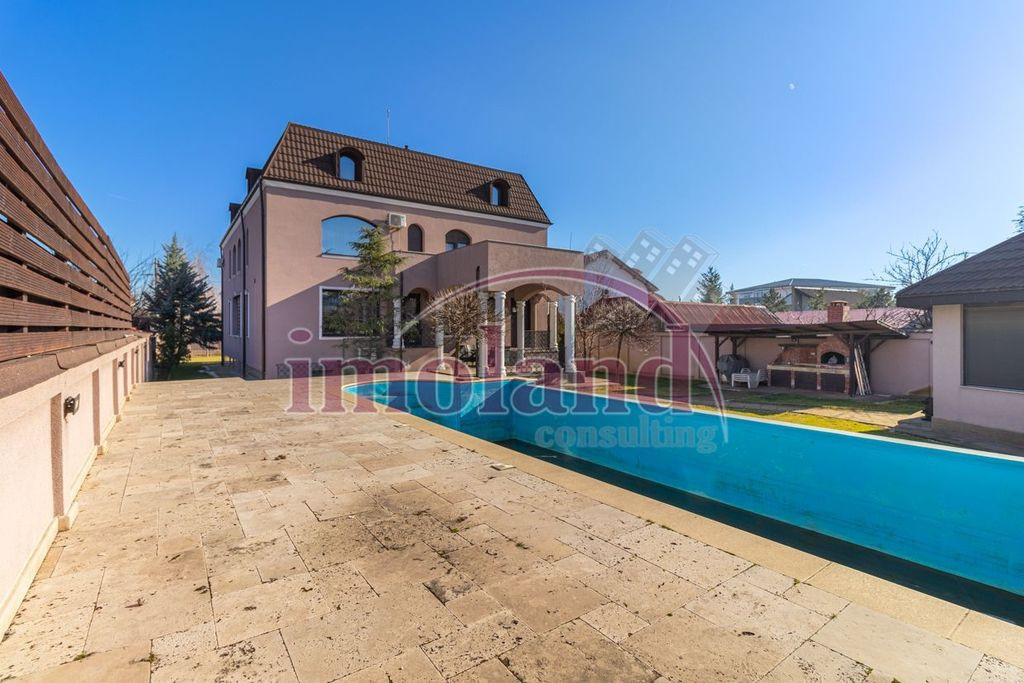 Vila cu piscina si garaj - 6 dormitoare - Pantelimon