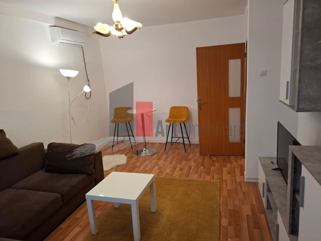 Vânzare garsonieră Tineretului