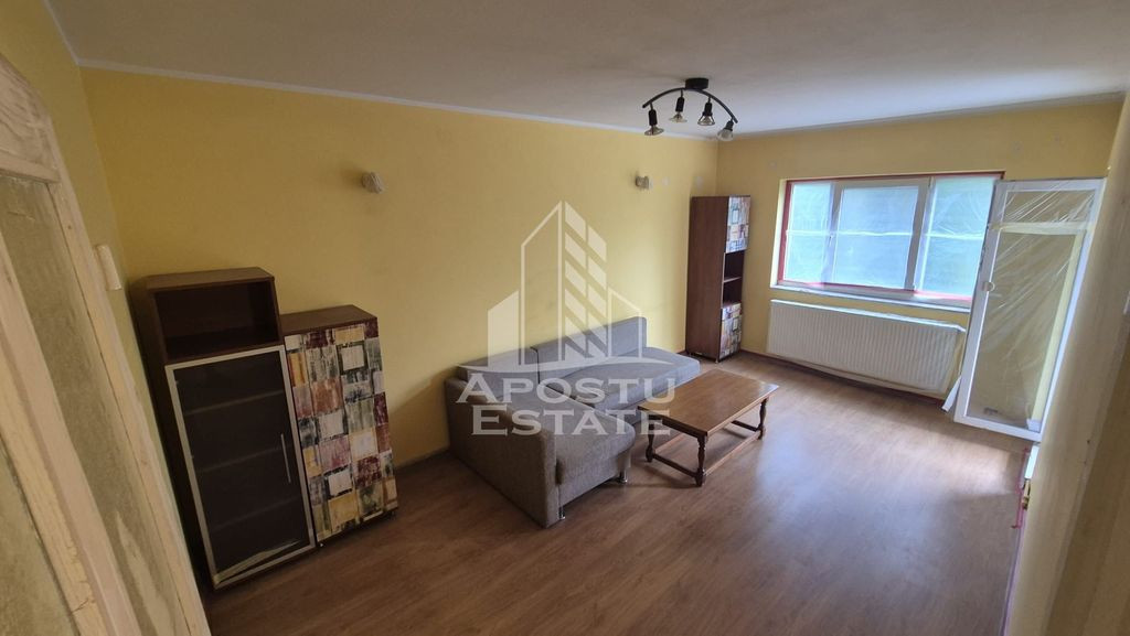 Apartament 3 camere, etaj 2/4, 2 balcoane, centrala propr...