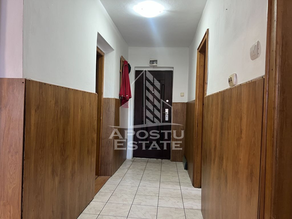 Apartament cu 3 camere decomandat, parter, intre Giarmata...