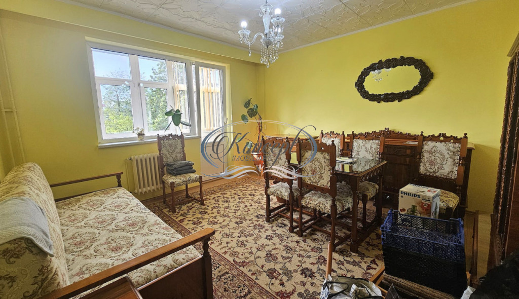 Apartament de vanzare cu balcon si centrala proprie in carti