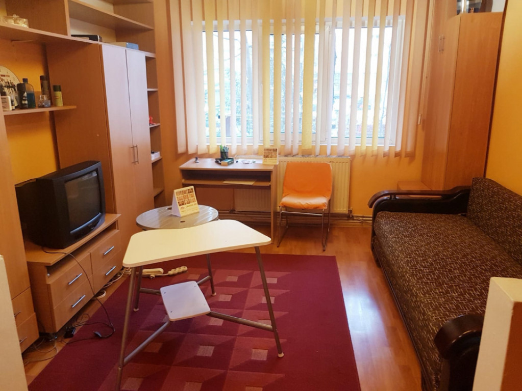 Apartament 2 camere semidecomandat zona Canta