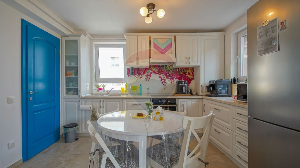 REZERVAT! partament 3 camere si loc de parcare, de închi...