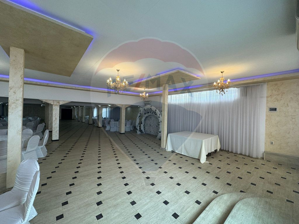 Spațiu comercial de 900mp de închiriat în zona Romanesti