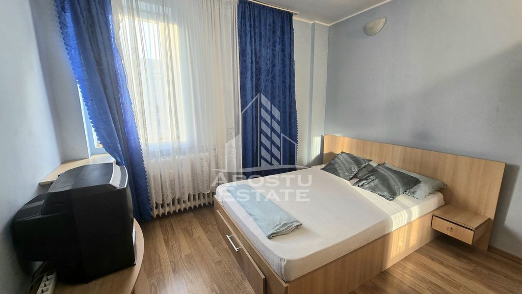 Apartament cu 4 camere si 2 bai, bloc cu lift, zona Circu...