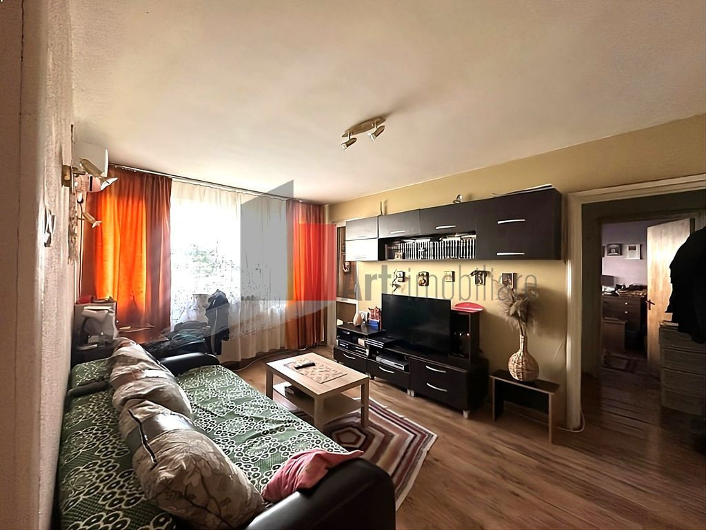 Ap.3 camere semidec. et. 6/10, piața Matei Ambrozie