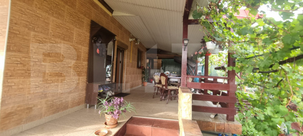 Duplex, 360 mp, curte libera -zona Plopii Fara Sot