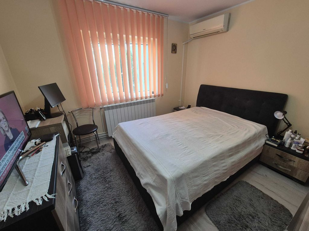 3 camere, decomandat, 2 băi, etaj 2, I.C.Frimu