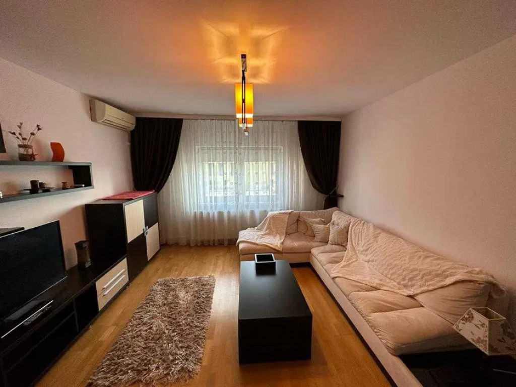 Apartament cu 3 camere, decomandat, Calea Bucuresti, CT, AC!