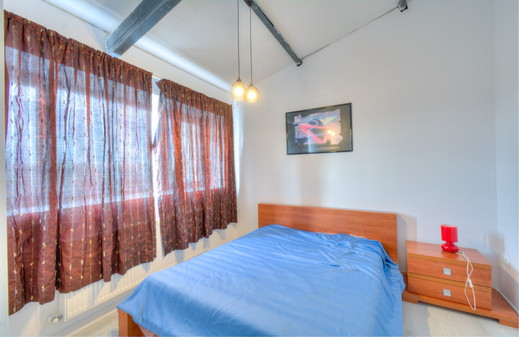 Apartament 2 camere mansarda Metrou Dristor - Piata Alba Iu