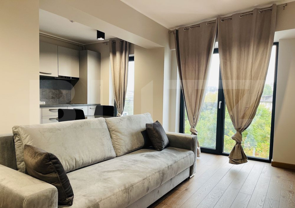 Apartament 1 camera, 37 mp, zona Palas Ultracentral