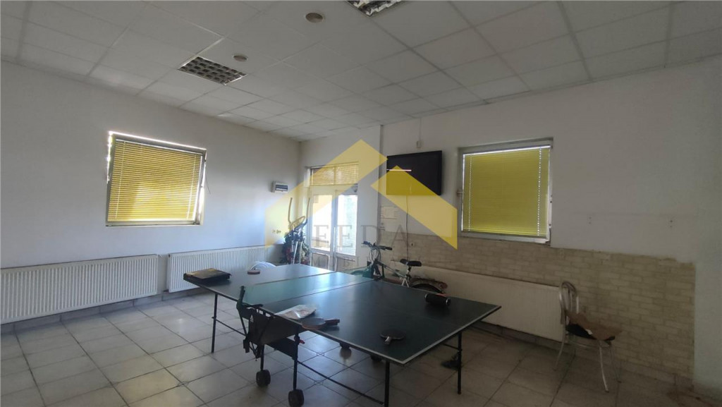 Spatiu comercial de inchiriat zona Parneava