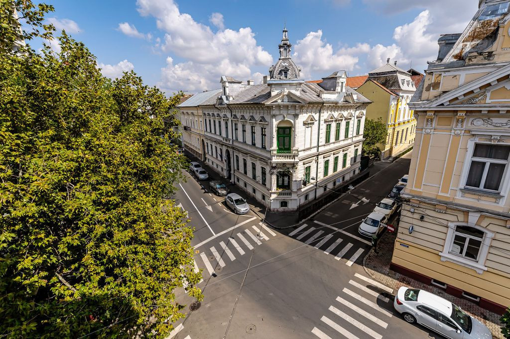 Clădire ultracentrală de vânzare Bulevardul Decebal Co...