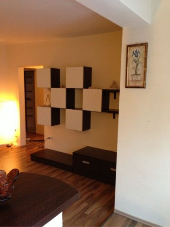 Metrou Titan, apart 2 cam, decom, supf. 55 mp, 2 locuri de parcare