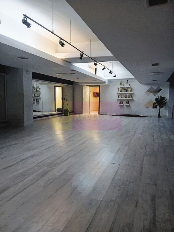 162 mp utili, cladire birouri | Utilitati incluse | 13 se...