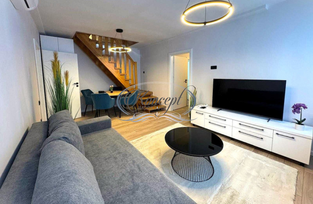 Apartament cu mansarda si parcare in curte pe strada Decebal