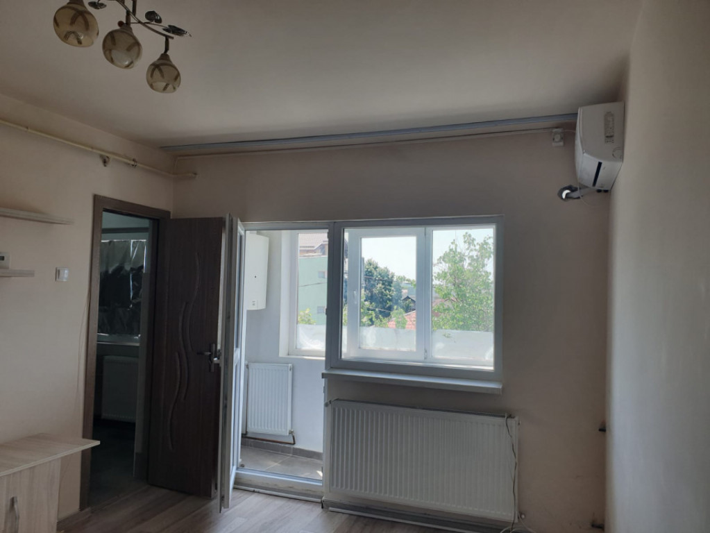 Garsoniera la etajul 2, centrala termica, AC, zona Ciuperca